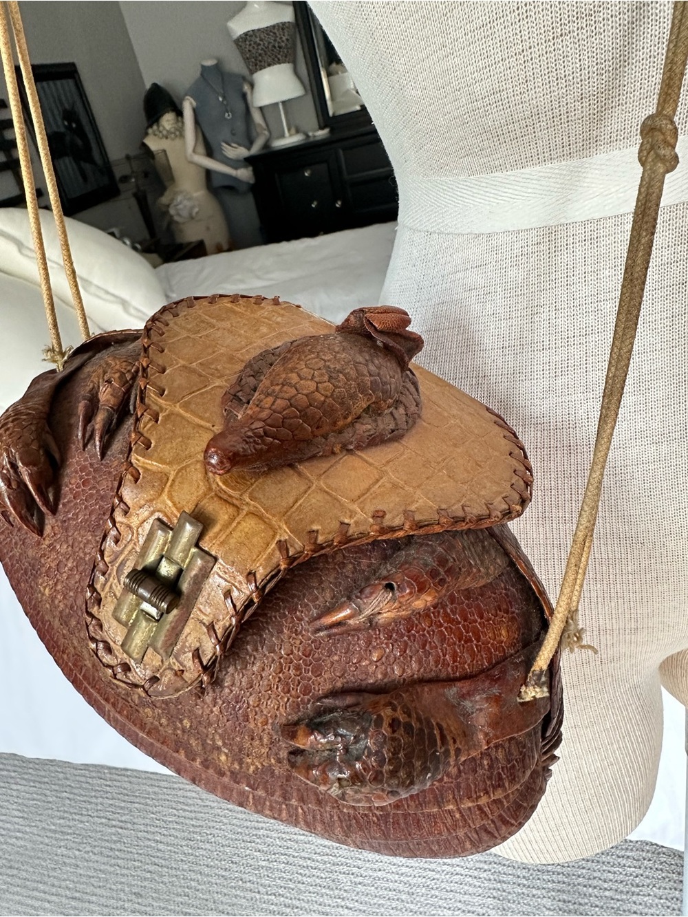 Vintage armadillo purse, purchased in 1968 - Picture 6 of 17